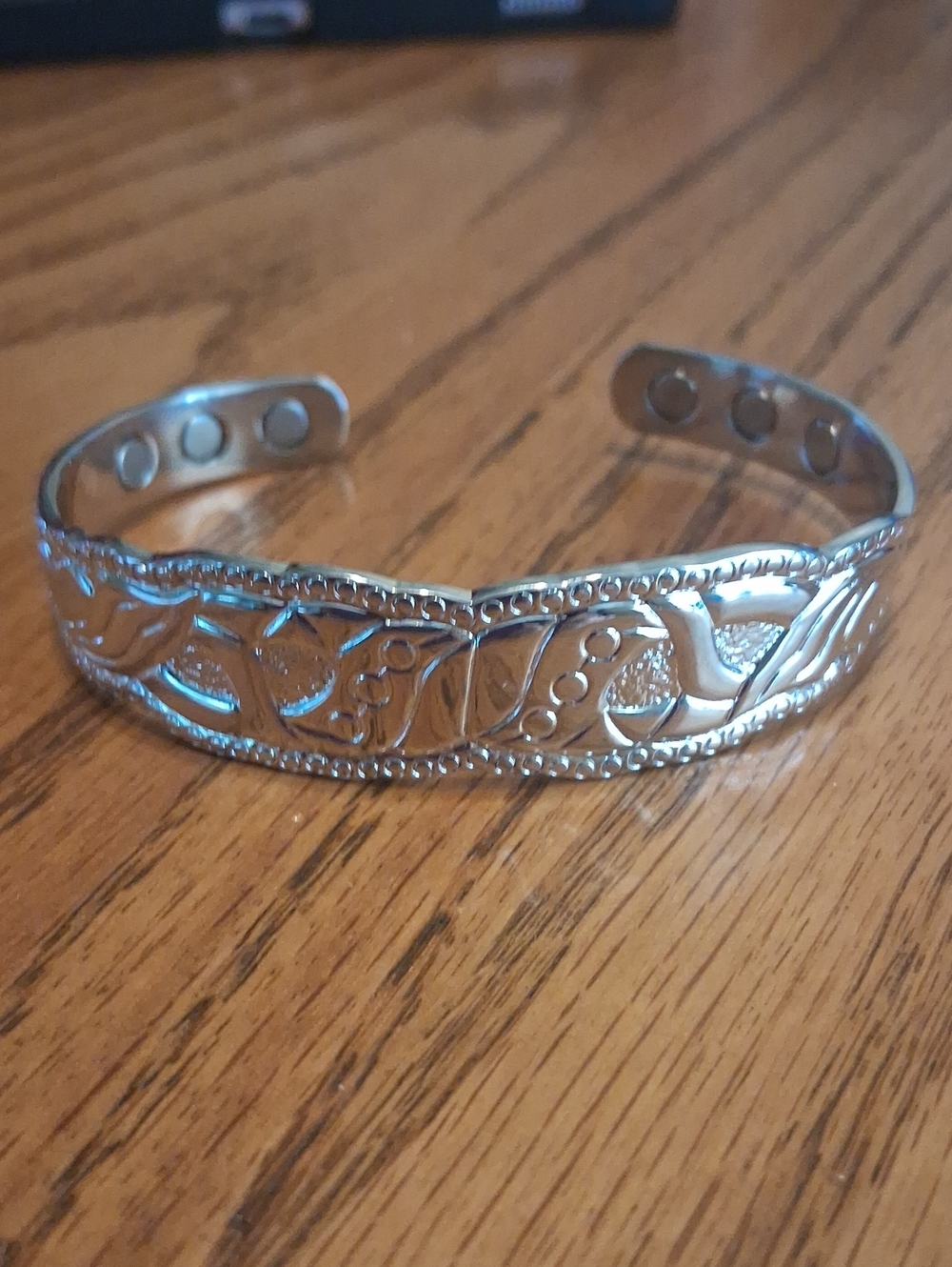 Silver Engraved Magnetic Cuff Bracelet - Women's Fashion Jewelry
